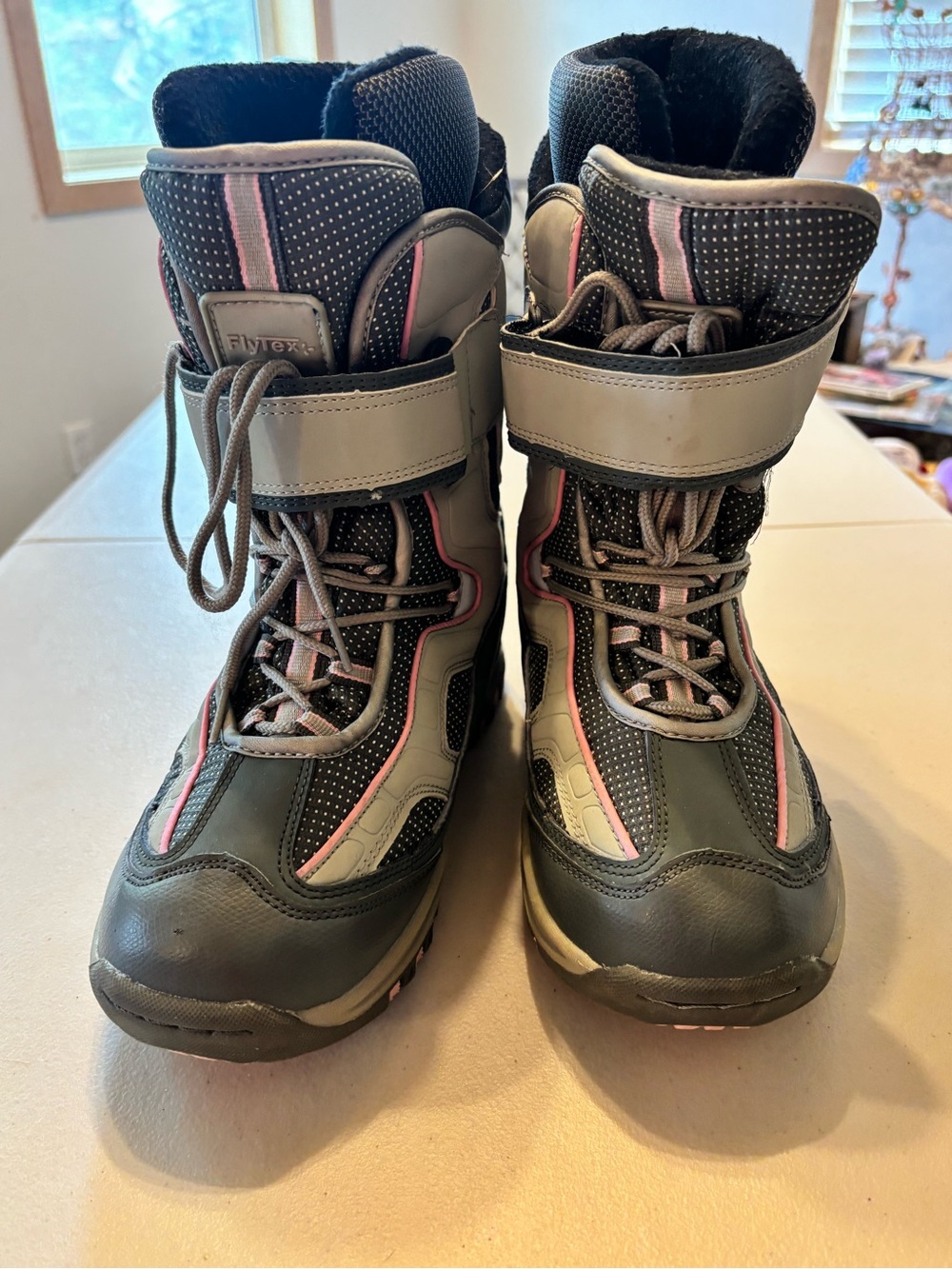 Flytex Women’s Gray and Pink Winter Boots 6